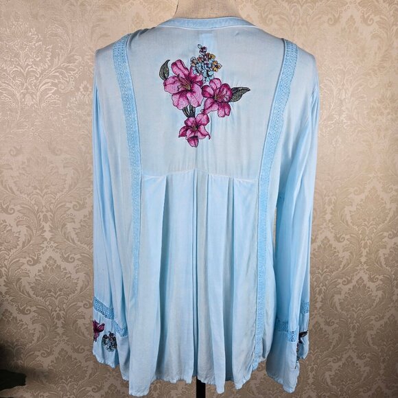 Chico's Size 2 (US 12-14) Light Blue Blouse Statement Sleeves Floral Embroidery - Picture 1 of 15